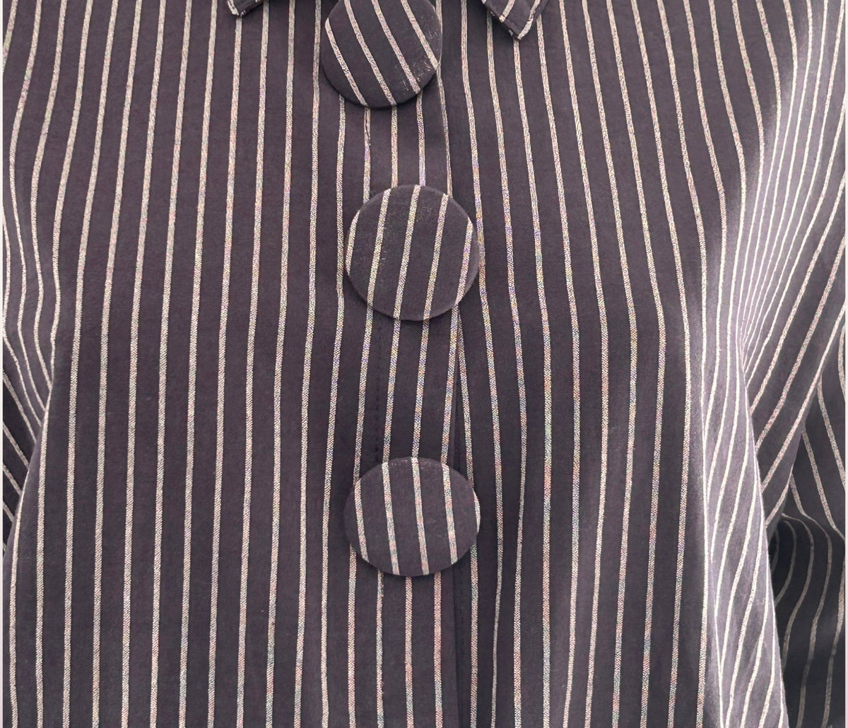 Chemise Victoire - détail des grands boutons recouverts de tissu
