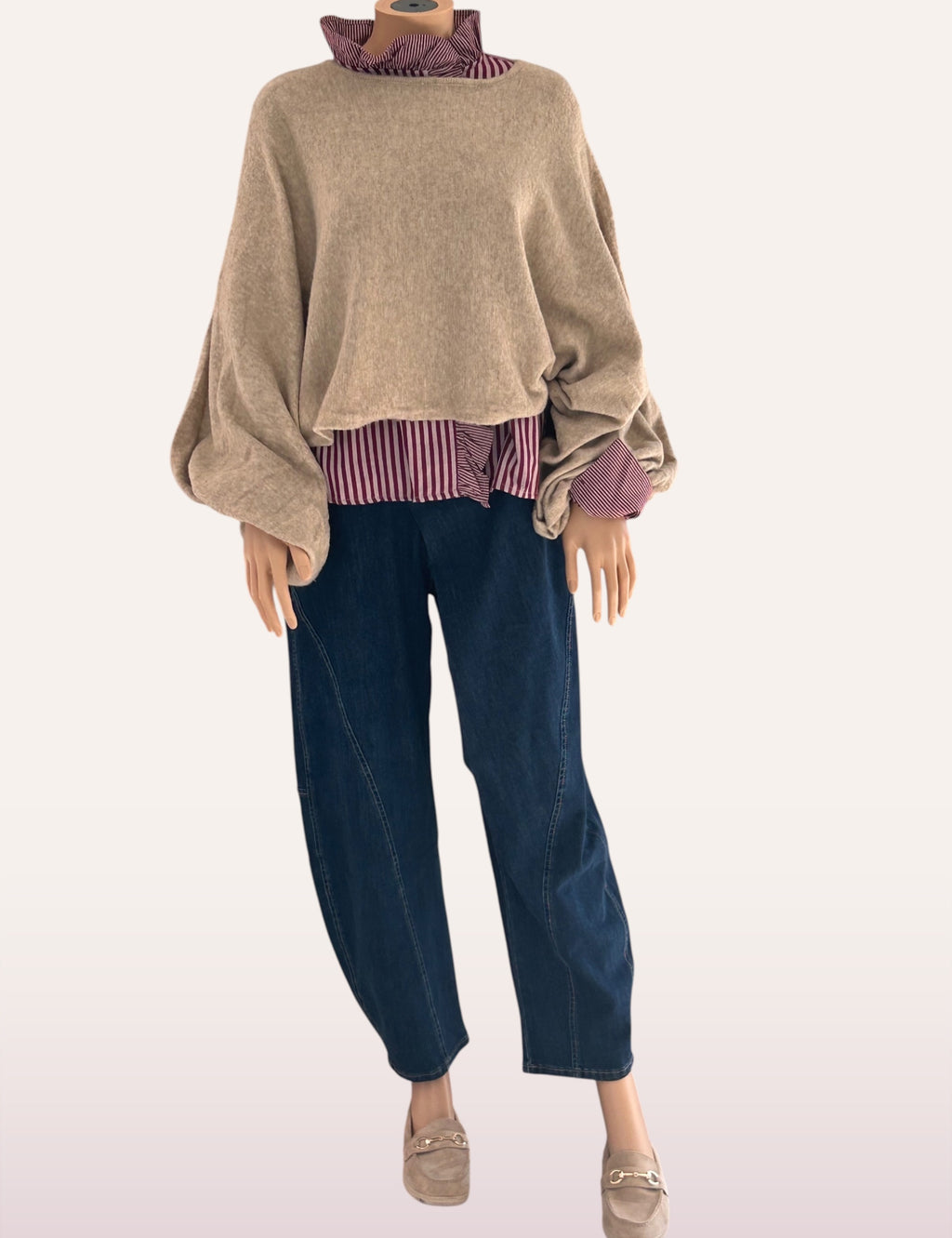 Pull Capucine porté avec un jean ballon