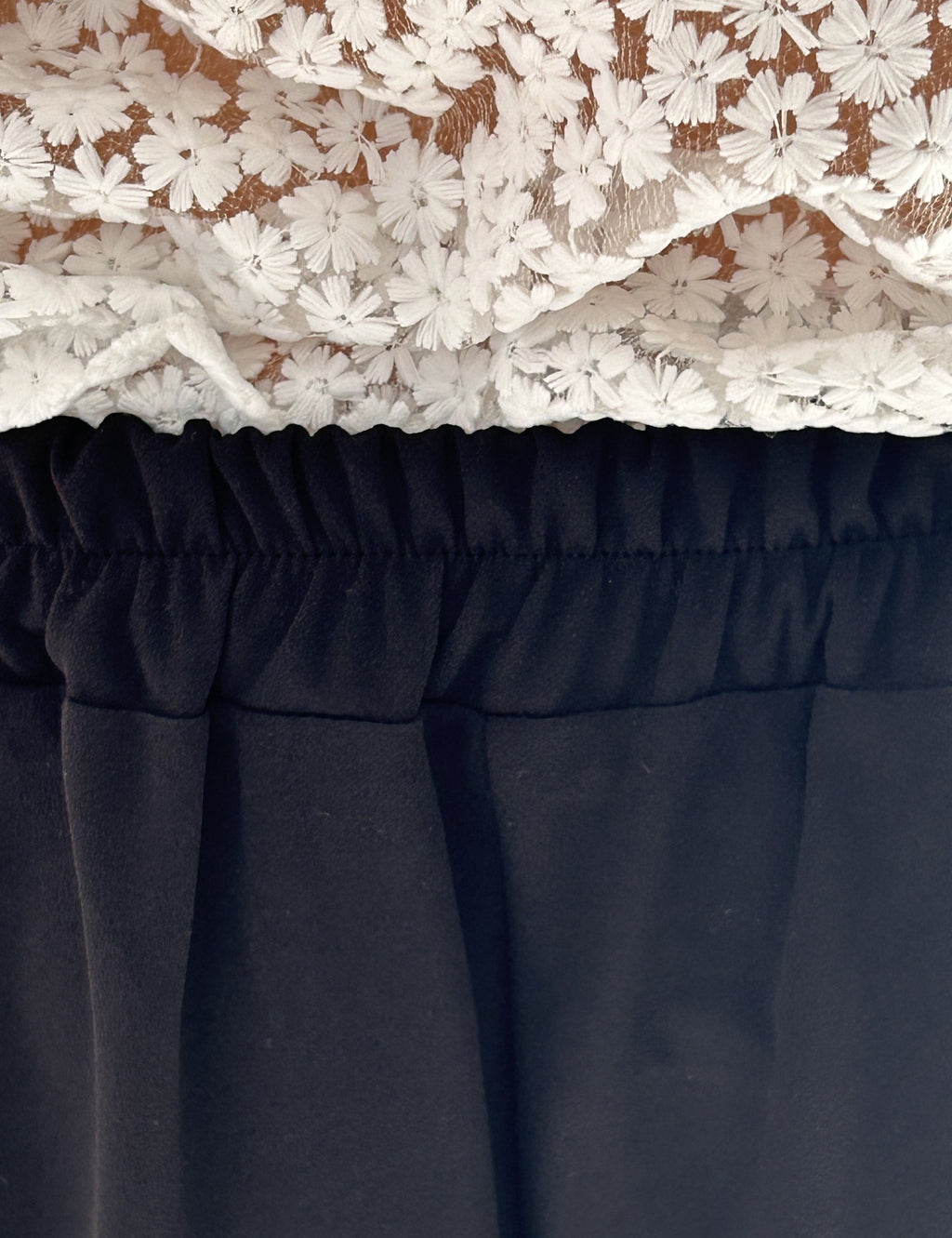 Pantalon Célestine noir - détail de la taille élastique