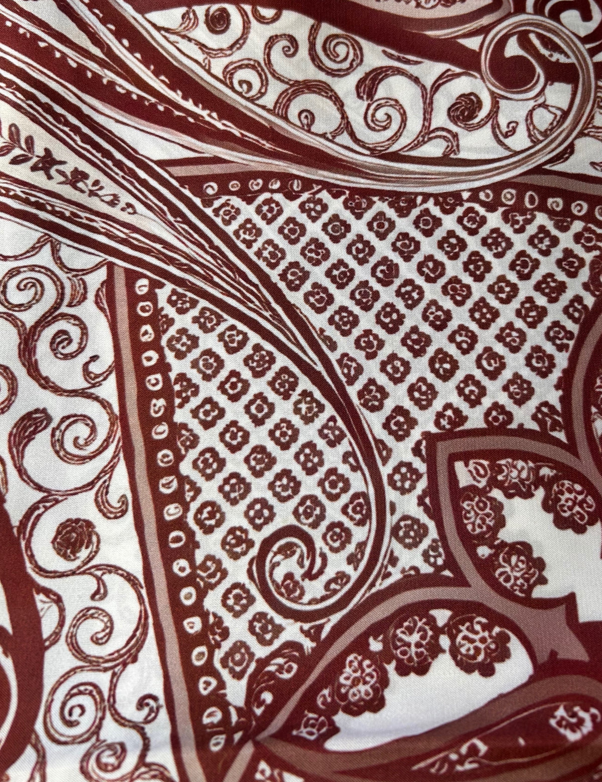 Foulard Adèle - détail du motif paisley