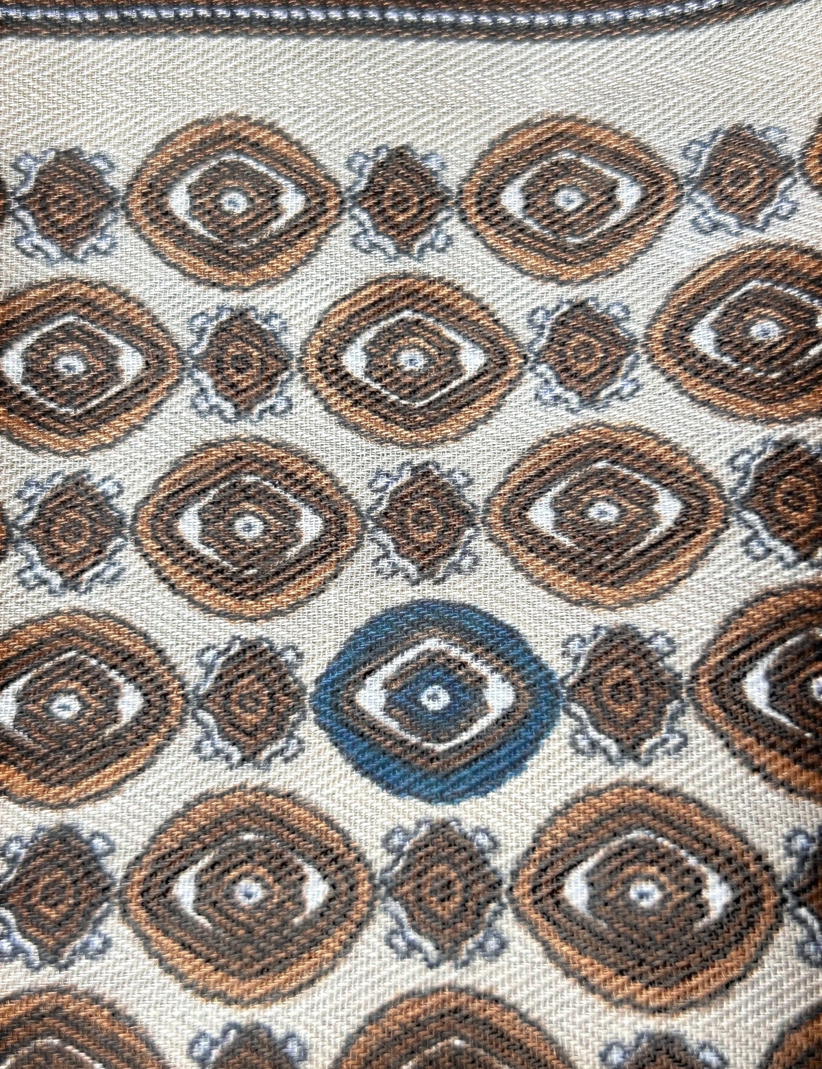 Foulard Margaux café - détail du motif