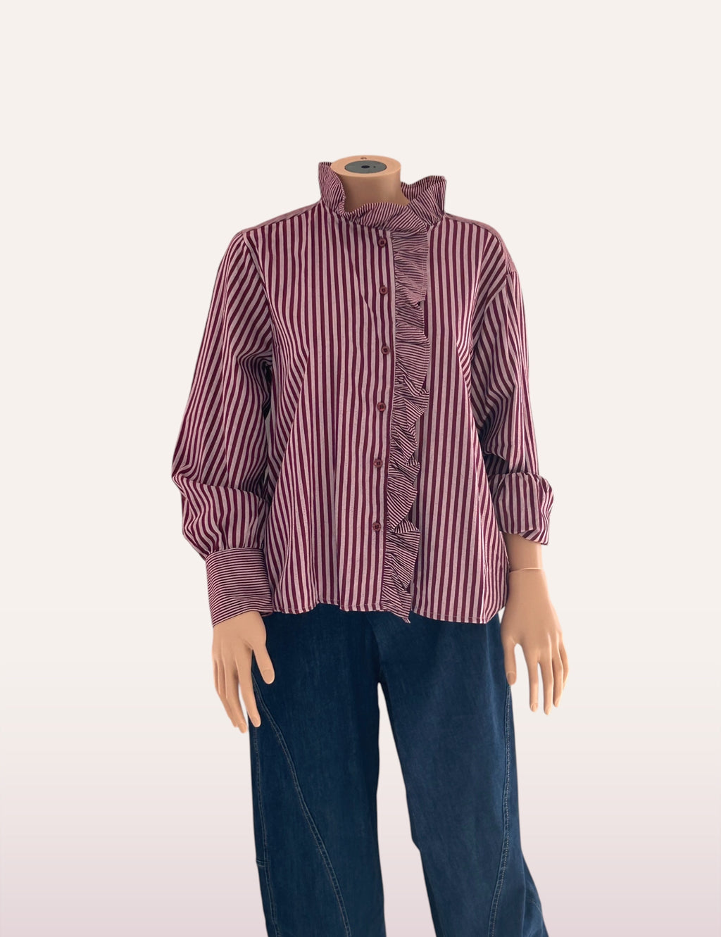 Chemise élégante Juliette à rayures prune et col volanté - vue de face